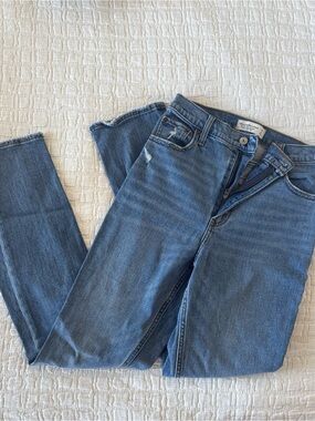 Abercrombie & Fitch Medium Slim Straight Ultra High Rise